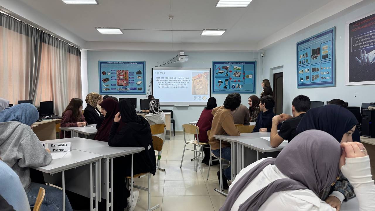Сегодня в стенах Гуманитарно-педагогического колледжа прошёл брейн-ринг «Наследники Победы».